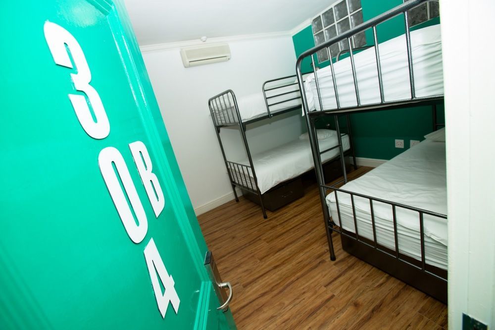 Never At Home Green Point Kapstaden Eksteriør billede A typical room at the hostel
